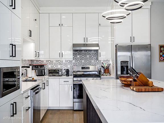 3rd image of 1453 W Grand Ave #2
