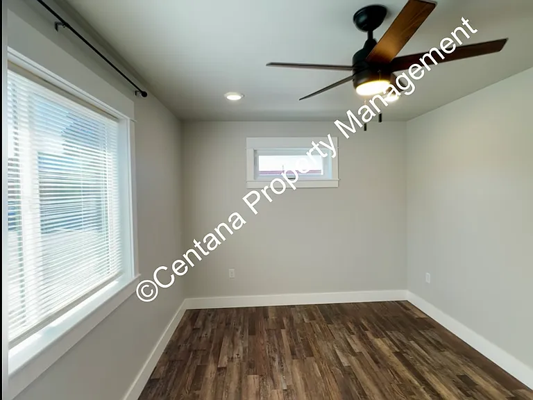 112 S. Clark St. — Photo 11