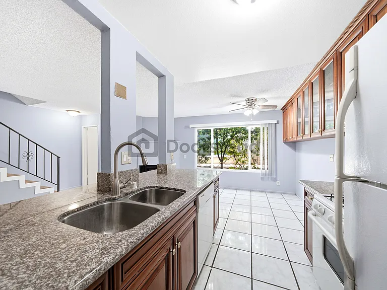 1826 S Bundy Dr #4 — Photo 10