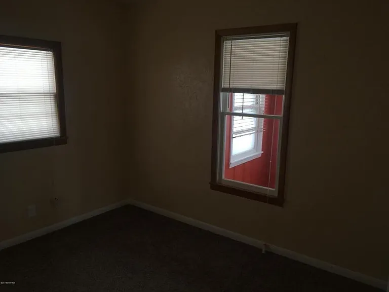 801 Cedar Ave — Photo 6