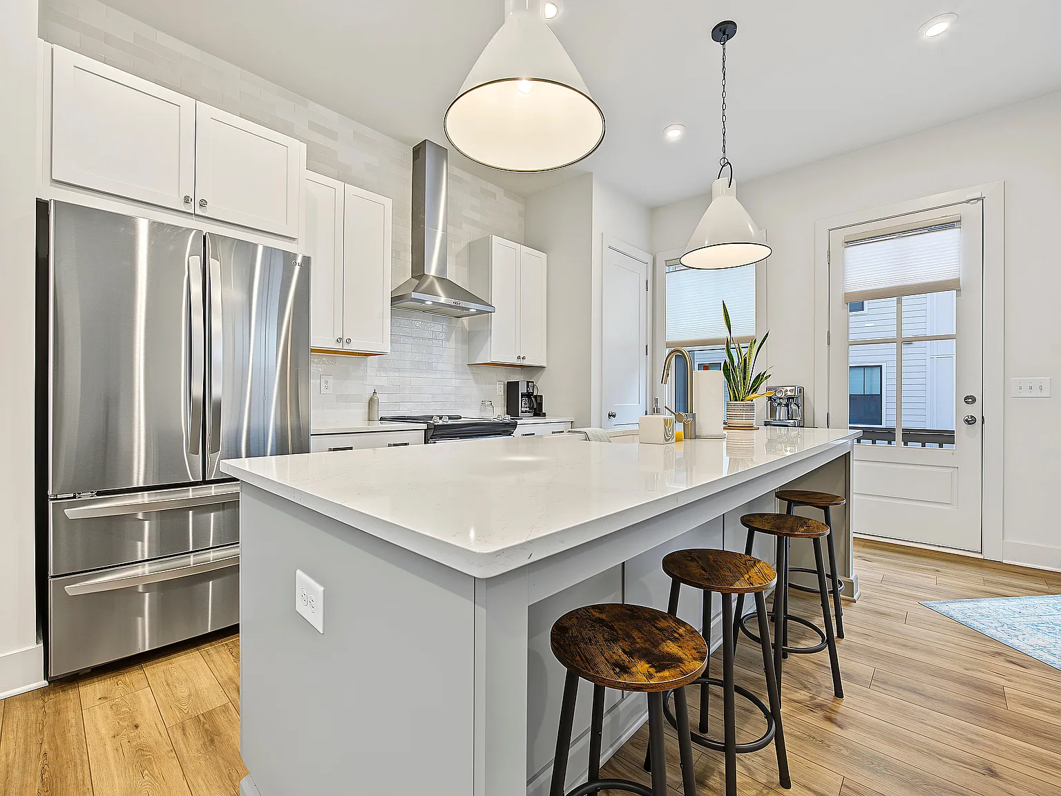 2 bed, 2.5 bath, 1341 sqft, $4,000 — Photo 4