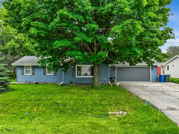 1925 Beck St, Menasha, WI 54952
