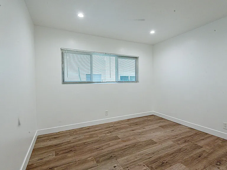 4324 Ventura Canyon Ave — Photo 19