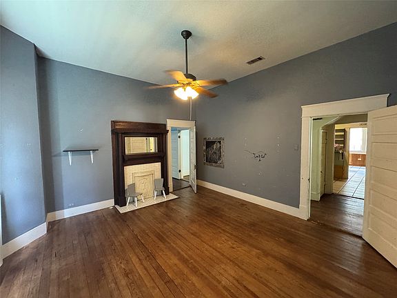 3rd image of 703 N Parmele St