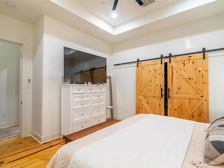 200 Carl St — Photo 19