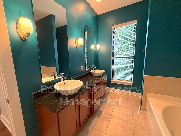 904 Warren Burgess Ln — Photo 13