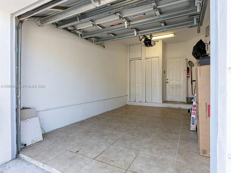 11406 NW 76th Ter #11406 — Photo 33
