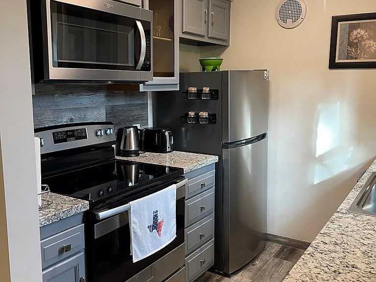 323-4 Bolivar Ave #4 — Photo 8