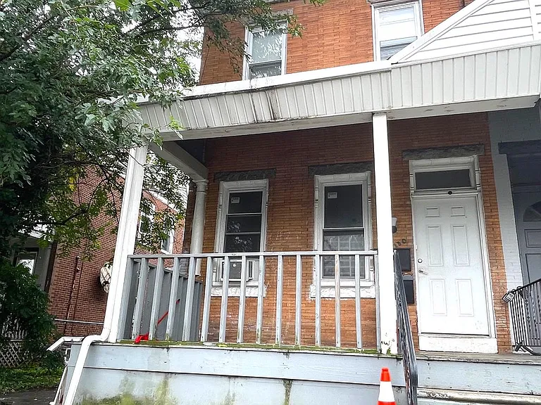 110 W Tabor Rd — Photo 2