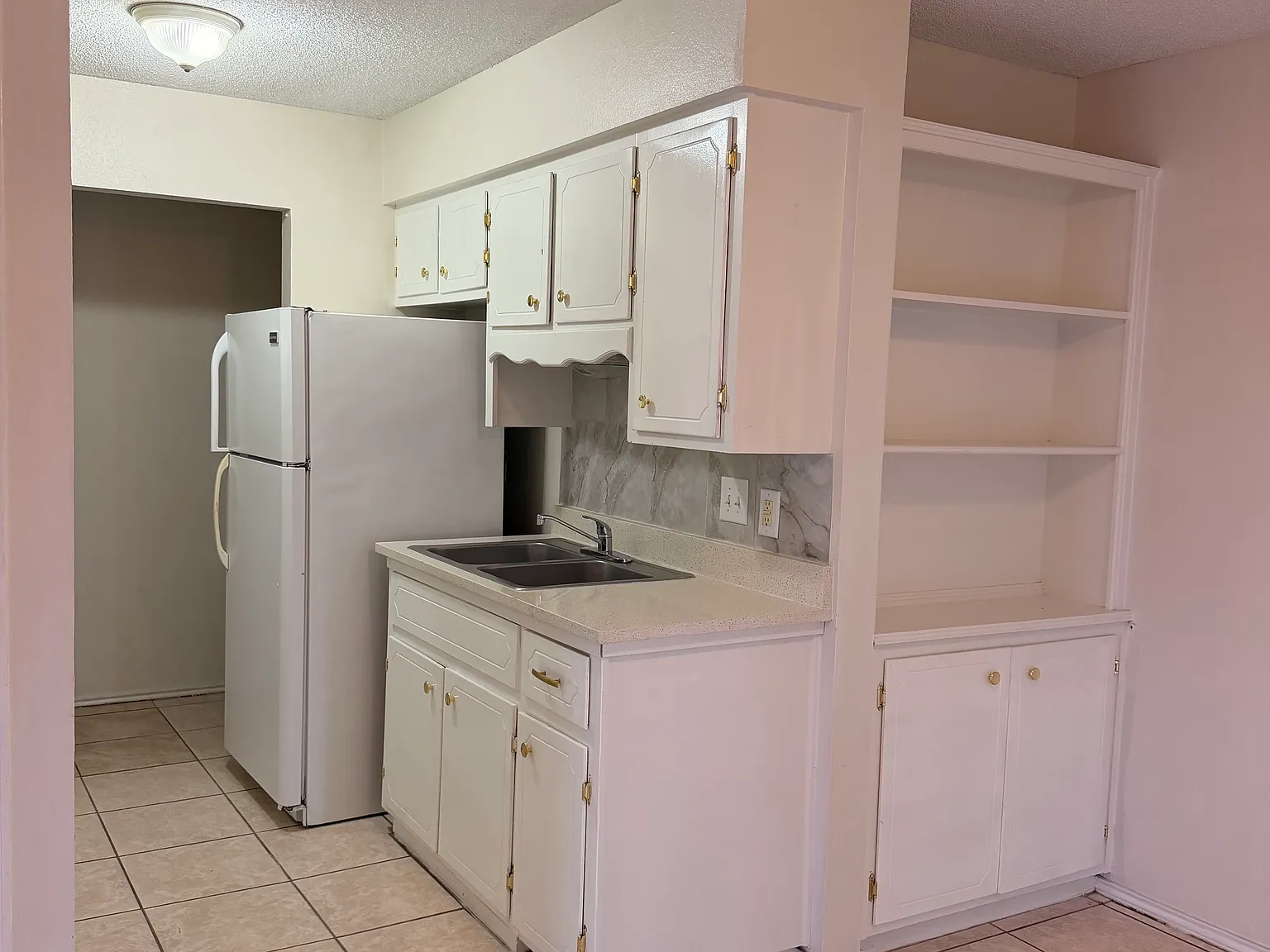2 bed, 1.5 bath, $950 — Photo 3