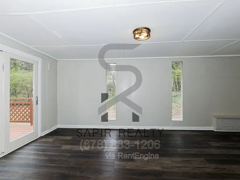 639 Skipper Dr NW — Photo 4