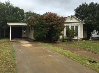 608 SW 2nd St, Seminole, TX 79360