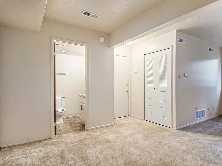 Hickory Village Apartments — Photo 22