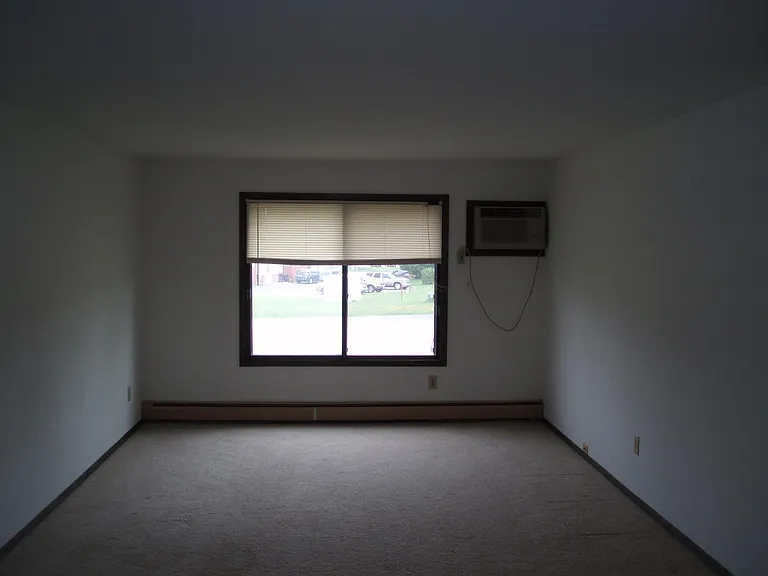 205 Industrial Dr #24 — Photo 9
