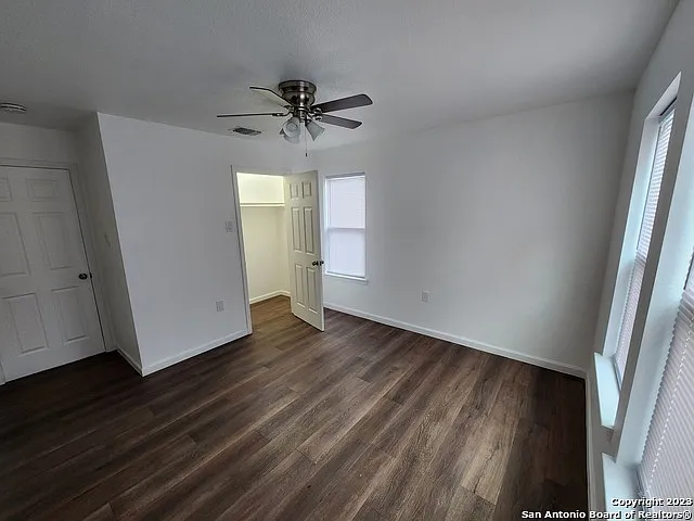 747 Bailey Ave — Photo 13