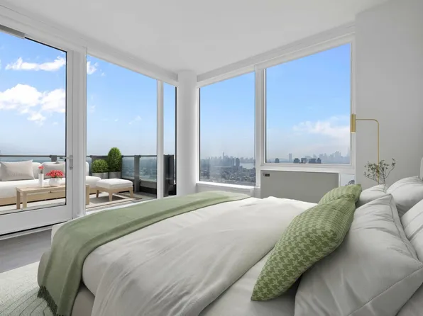 22-44 Jackson Avenue image 2 of 31