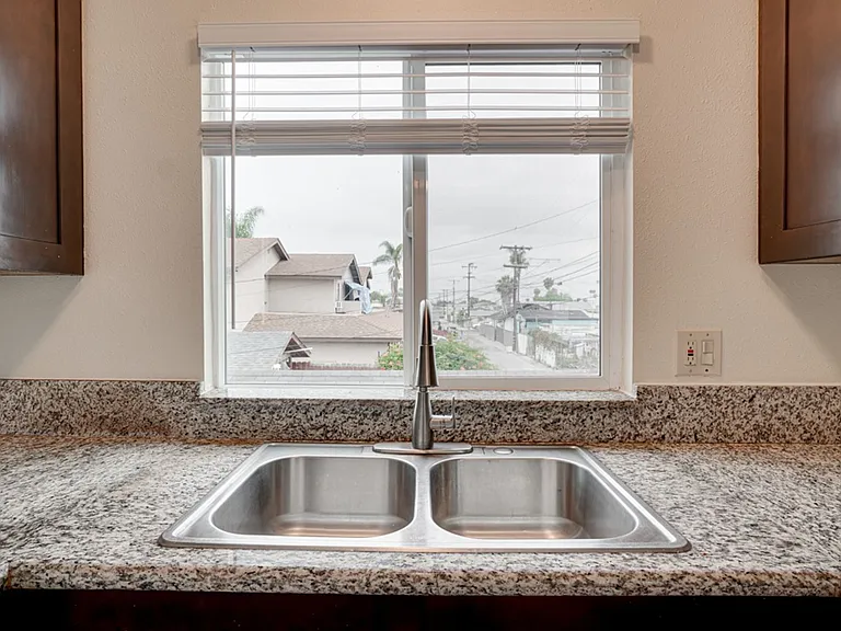 3846 Van Dyke Ave — Photo 10