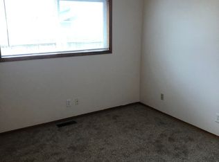 414 W 3rd St APT 3, Newberg, OR 97132