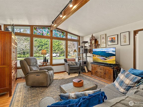 4th image of 631 5th Avenue