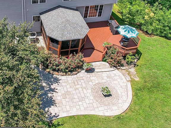 3rd image of 48 Brooke Crest Ln