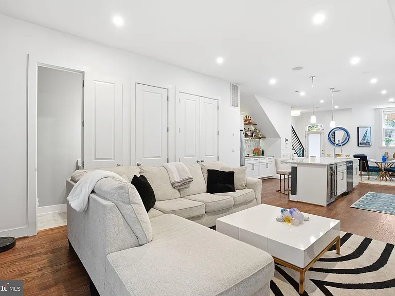 145 Adams St NW #1 — Photo 8