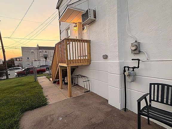 4th image of 1612 Tremont Ave