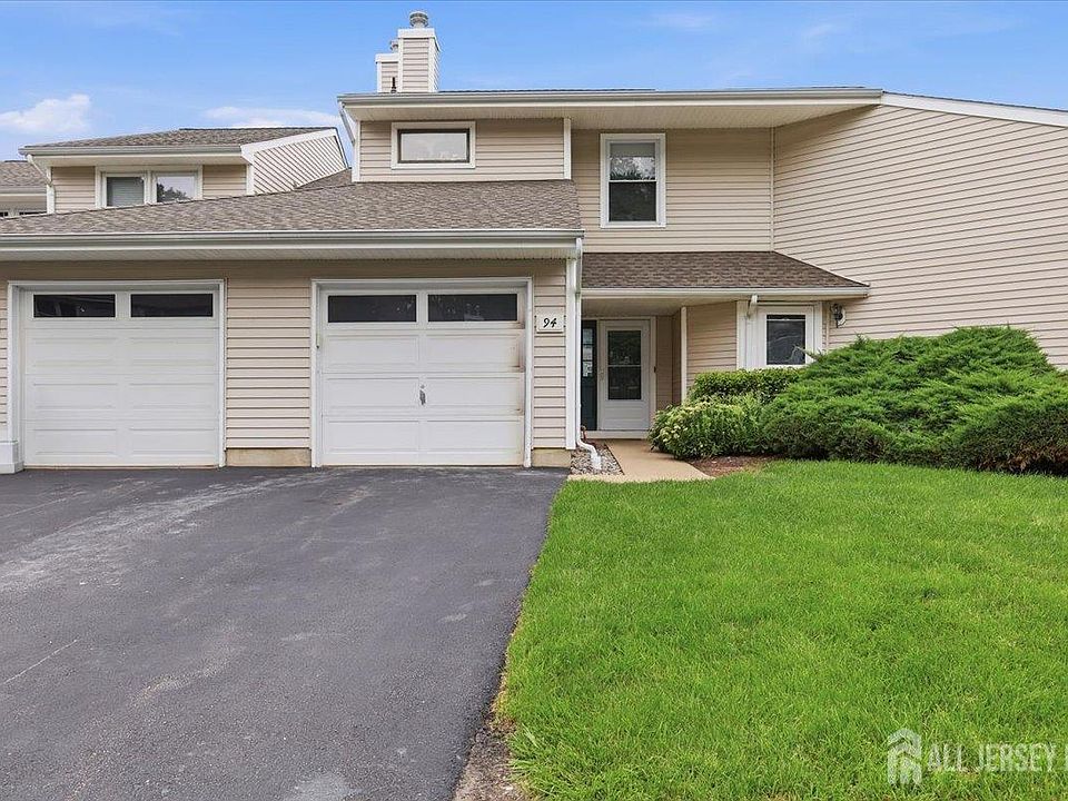 1st image of 94 Woodmere Dr