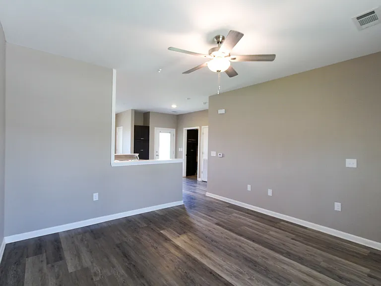 South Oak Apartments — Photo 6