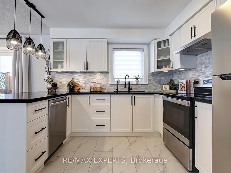 72 Donald Cres — Photo 15
