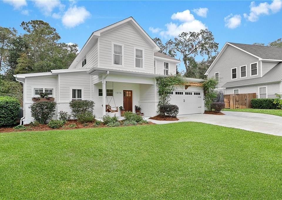 1st image of 1016 Silver Oaks Ln