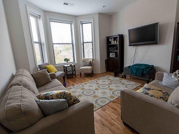 2nd image of 755 W Buckingham Pl #3A