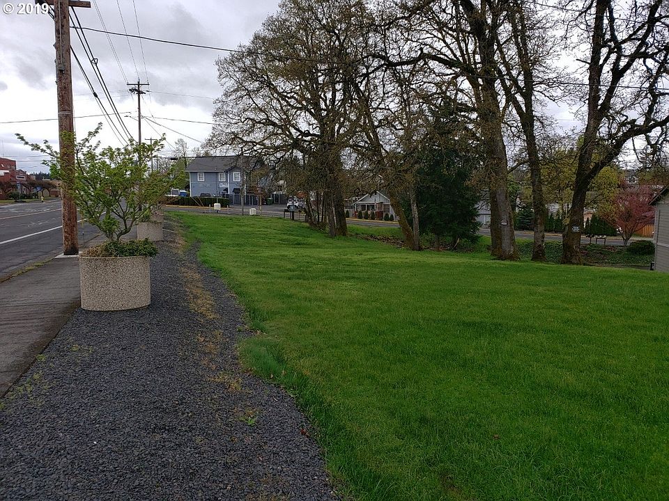 1st image of Columbia Blvd