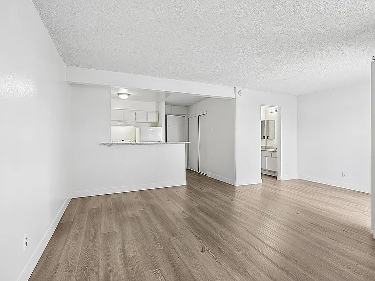 Pennwood Place — Photo 3