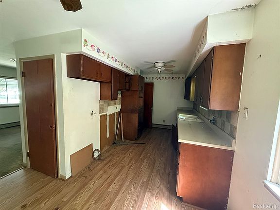 3rd image of 1143 Baldwin Rd