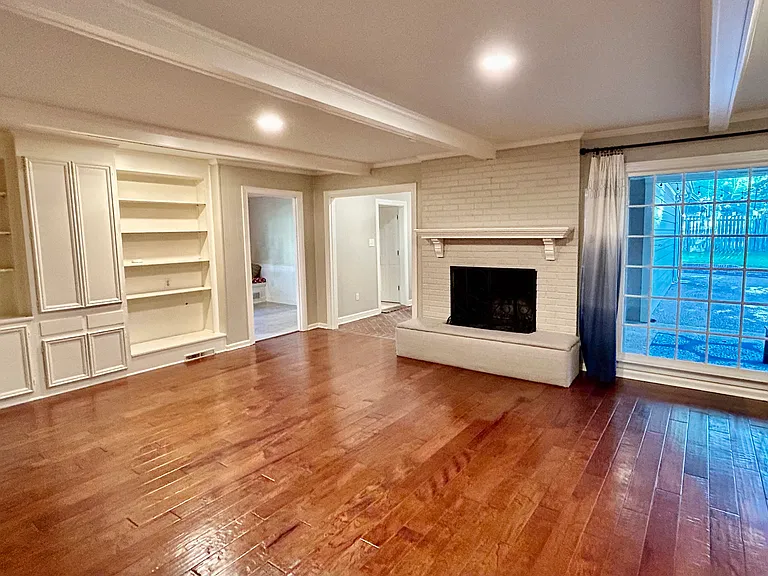 2167 Wentworth Ln — Photo 2