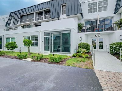 4200 Belair LN #109, Naples, FL, 34103
