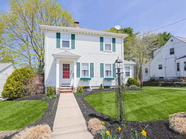 26 Marywood St, Uxbridge, MA 01569