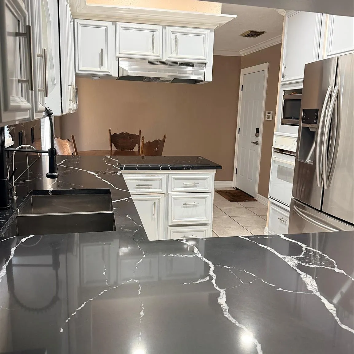 3 bed, 2.0 bath, 1709 sqft, $2,200 — Photo 4