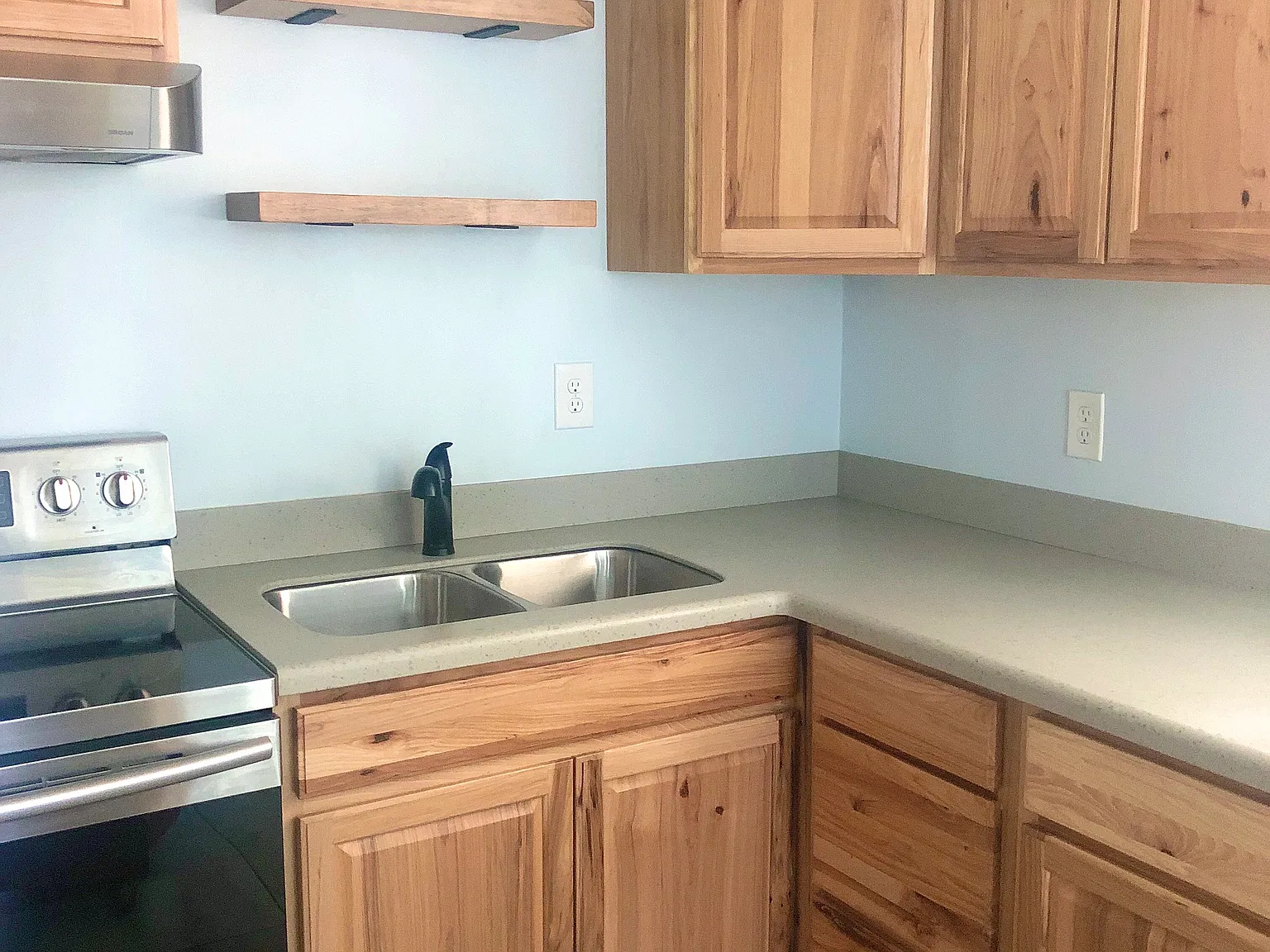 1181 Sunset Point Rd — Photo 3