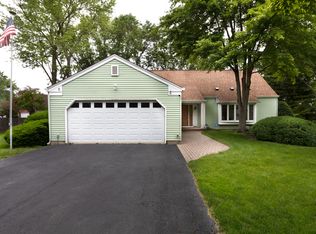 5 Woodbine Rd, Rolling Meadows, IL 60008