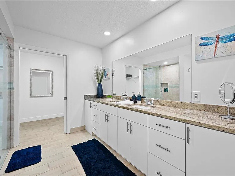 6077 Francis St — Photo 15