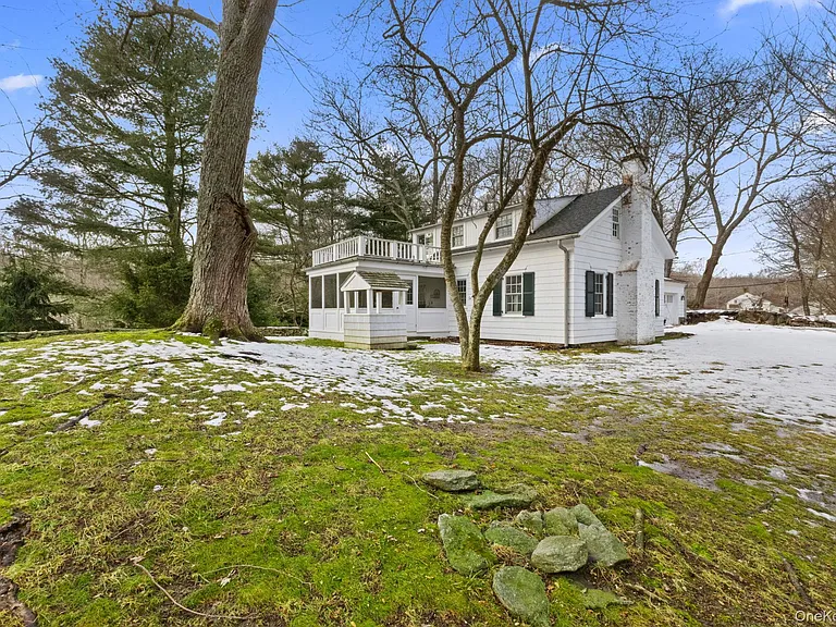 8 S Bedford Rd — Photo 2