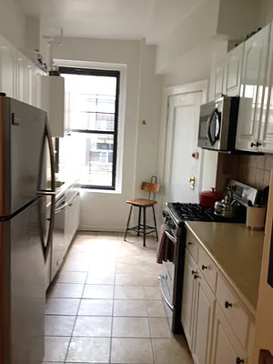 Rented by Moises Farhart, LREB | media 23