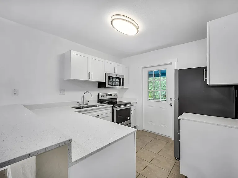 Serenity Lake Apartments — Photo 31