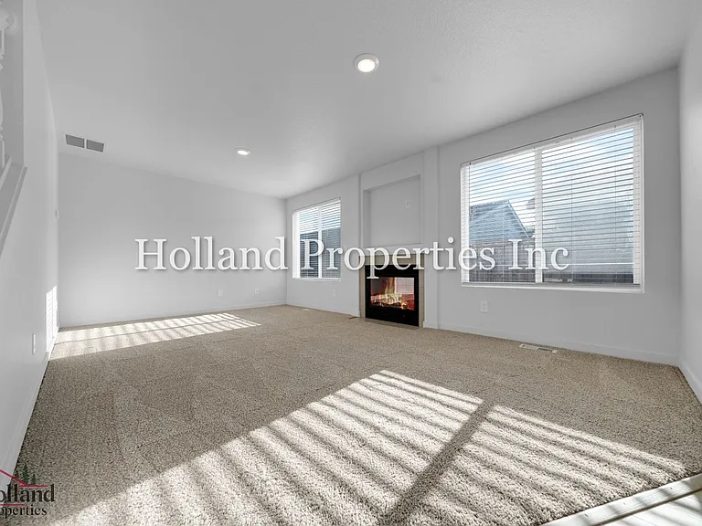9055 SW Sagert St — Photo 3