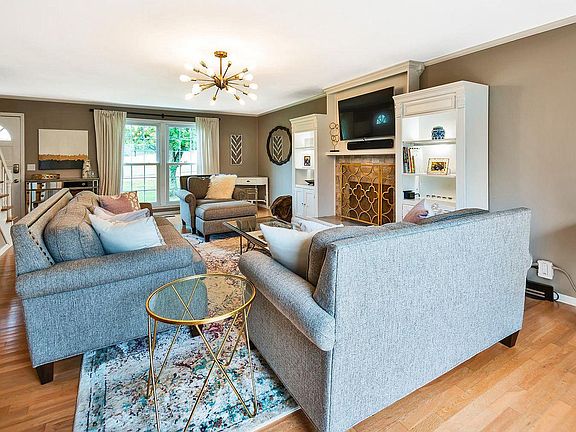 Family Room w/Fireplace