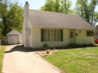 912 SW Cambridge Ave, Topeka, KS 66606