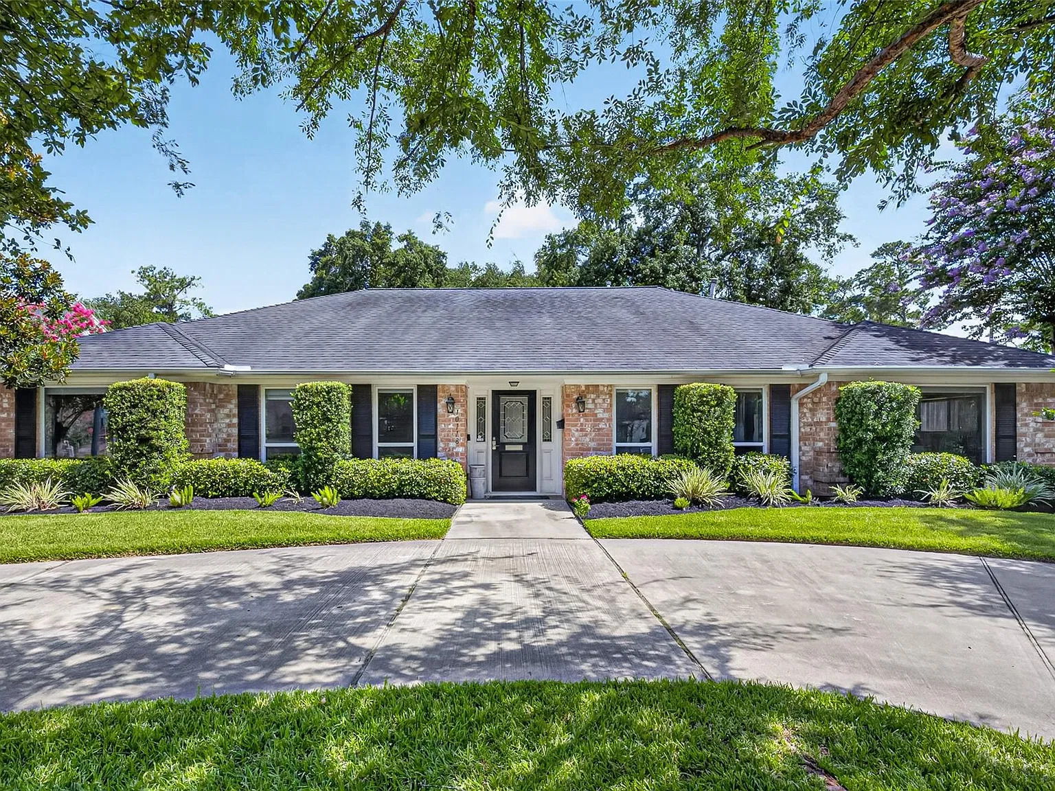 4 bed, 2.5 bath, 2599 sqft, $3,995 — Photo 1