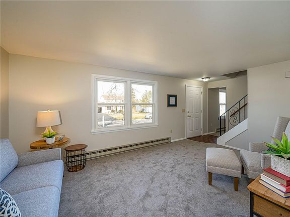 3rd image of 15 Wheatfield Cir