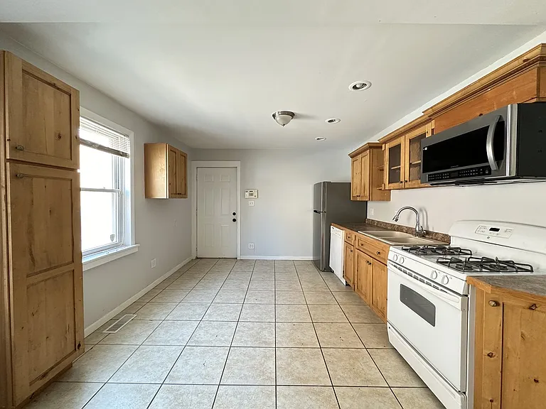 2458 N Clybourn Ave #R2 — Photo 5